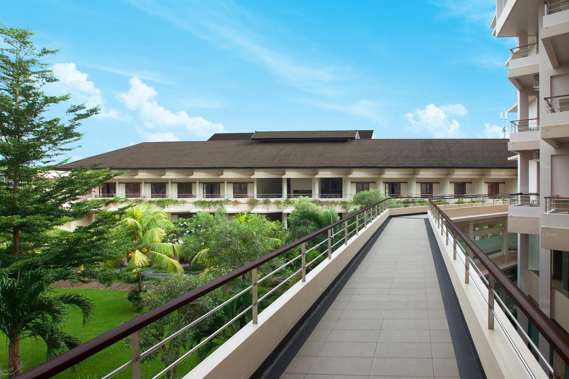 Lombok Raya Hotel Матарам Экстерьер фото
