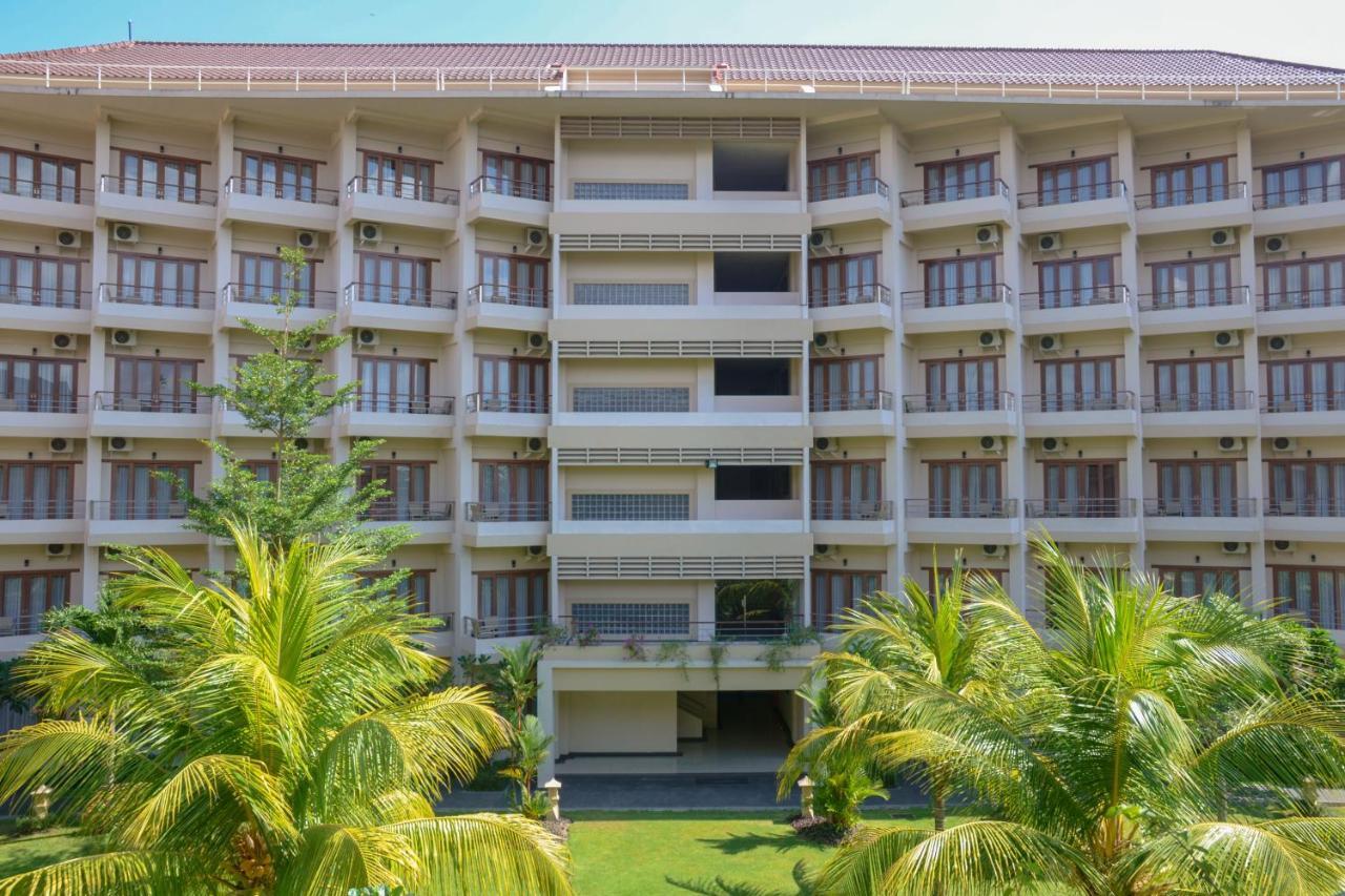 Lombok Raya Hotel Матарам Экстерьер фото